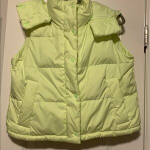 Lululemon Athletica Wunder Puff Vest w/hood, Faded Zap Size 4, Good Condition